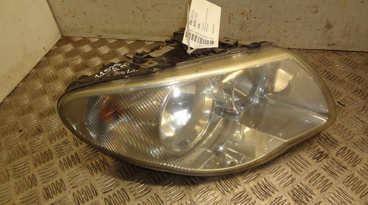 Headlight right CHRYSLER VOYAGER IV (RG, RS) (2000-2008)