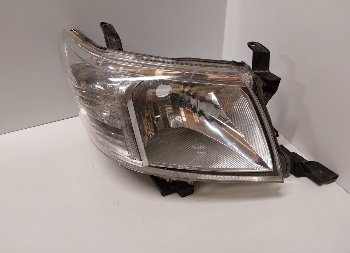 811100K440 Headlight right TOYOTA HILUX VII (AN10, AN20, AN30) (2005-2015)