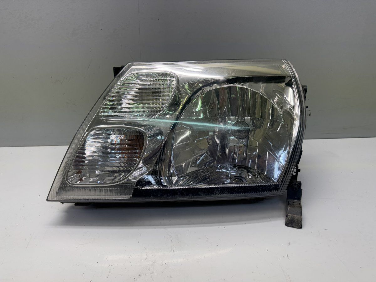 8117026501 Headlight left TOYOTA HIACE / GRANVIA (XH10, XH20) (1995-2004)