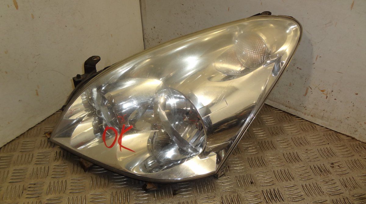 Headlight left TOYOTA COROLLA Verso II (AR10) (2004-2009)