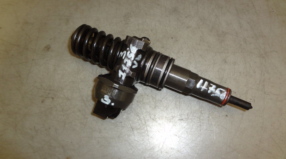 0414720311 Fuel Injector VW TRANSPORTER T5 / MULTIVAN (7H, 7E, 7J) (2003-2015)