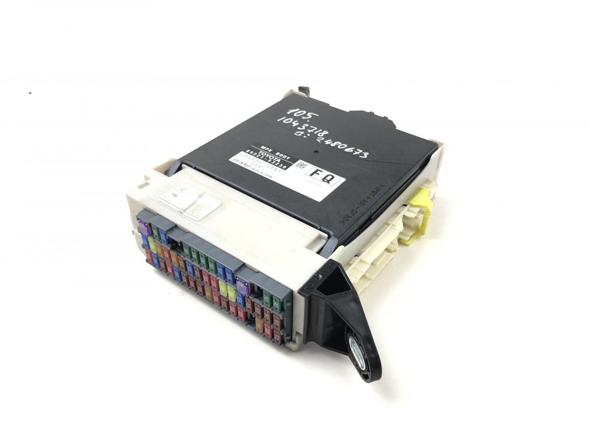 8922153230 Fuse box LEXUS IS III (XE30) (2013-)