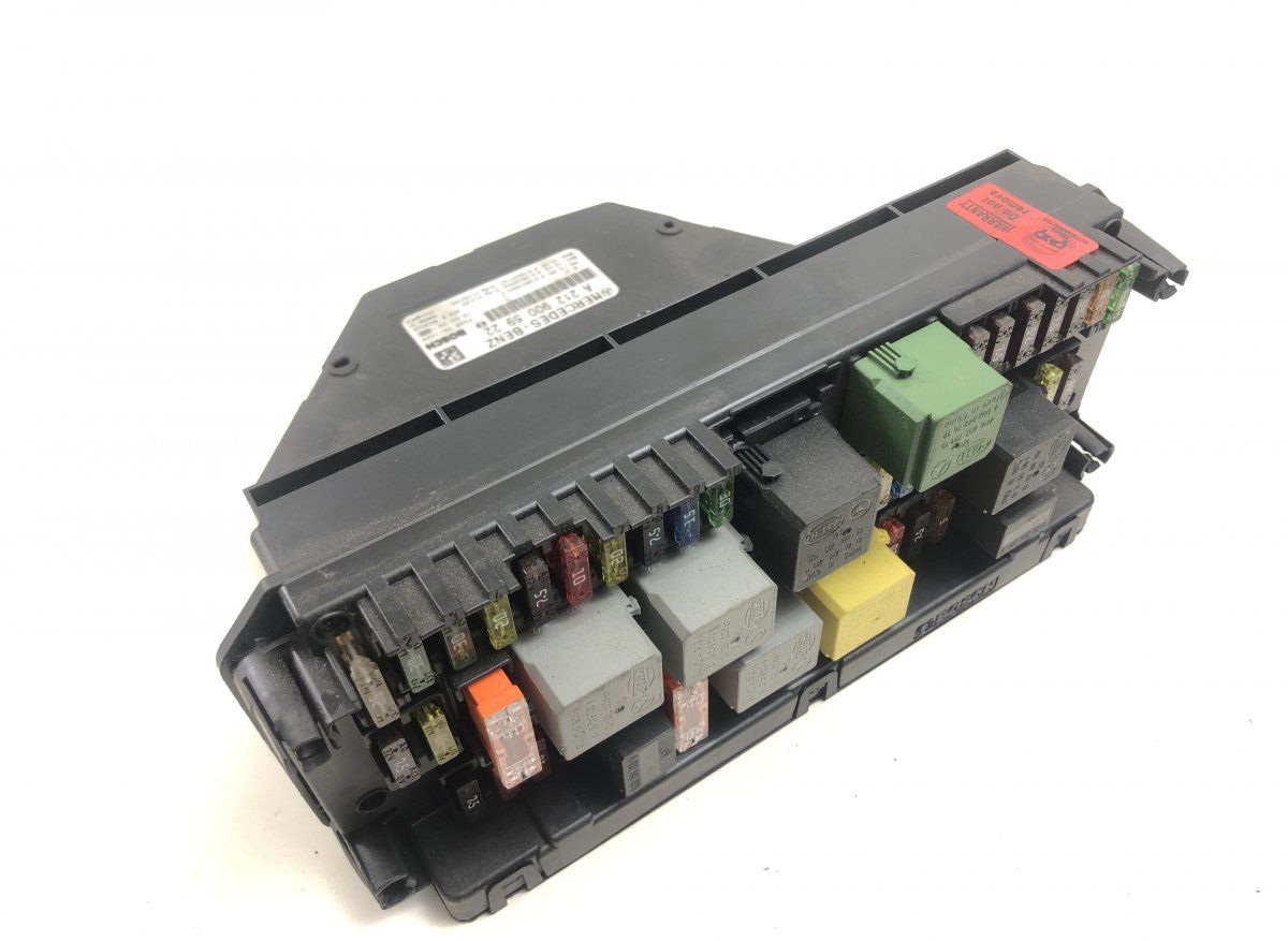F005V01064 F005V01024 F005V01303 F005V01025 F005V01202 F005V01063 F005V01059 Fuse box MERCEDES-BENZ SLK (R172) (2011-2020)