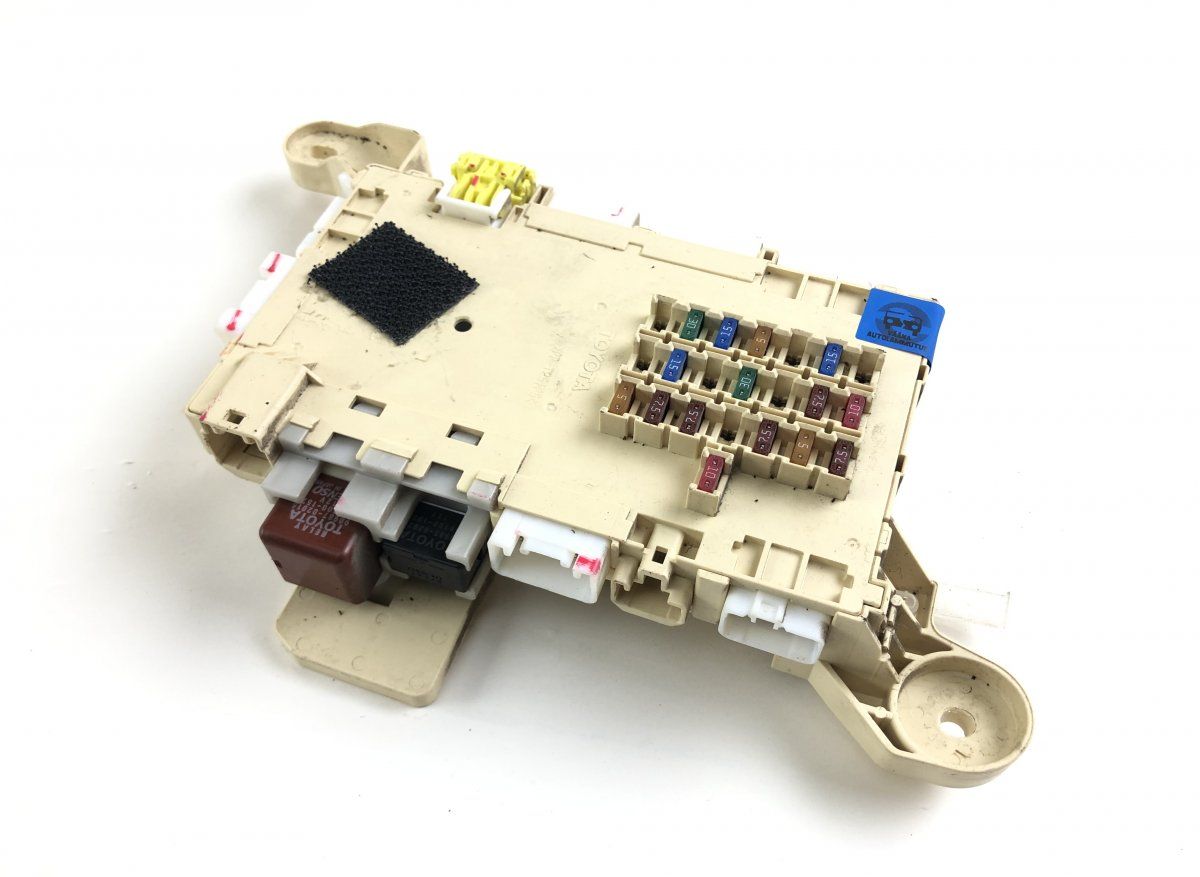8273024012 Fuse box LEXUS SC (Z30, Z40) (2001-2010)