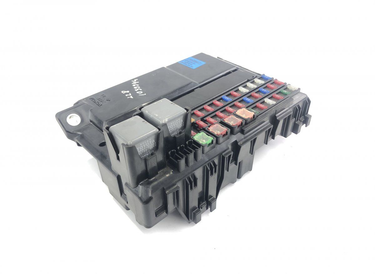 8272050081 Fuse box LEXUS LS (XF40) (2006-2017)
