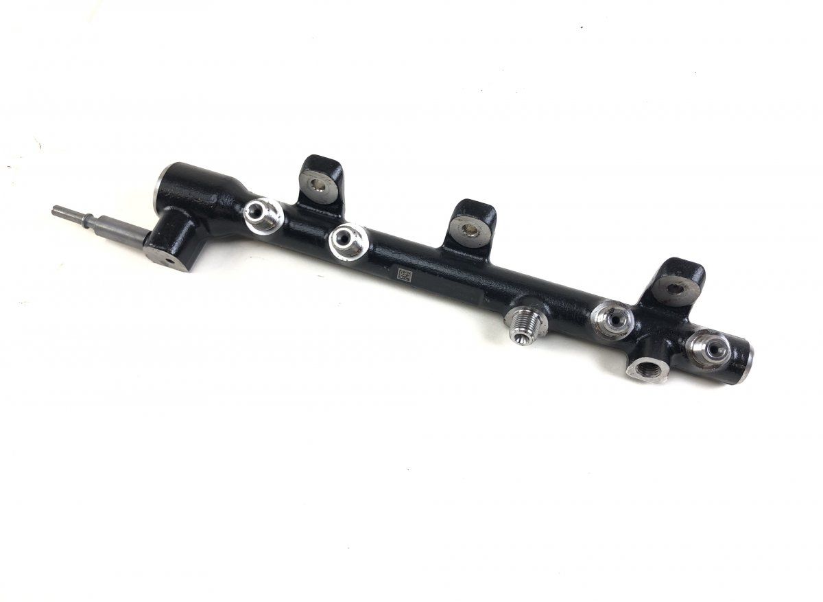 175211218R Fuel Distributor / fuel rail NISSAN NAVARA III / NP300 (D23) (2014-)