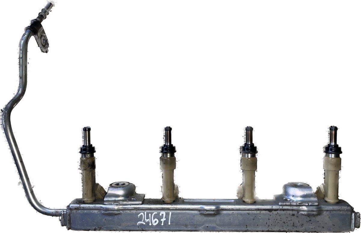 Fuel Distributor / fuel rail TOYOTA AURIS (E15) (2006-2012)