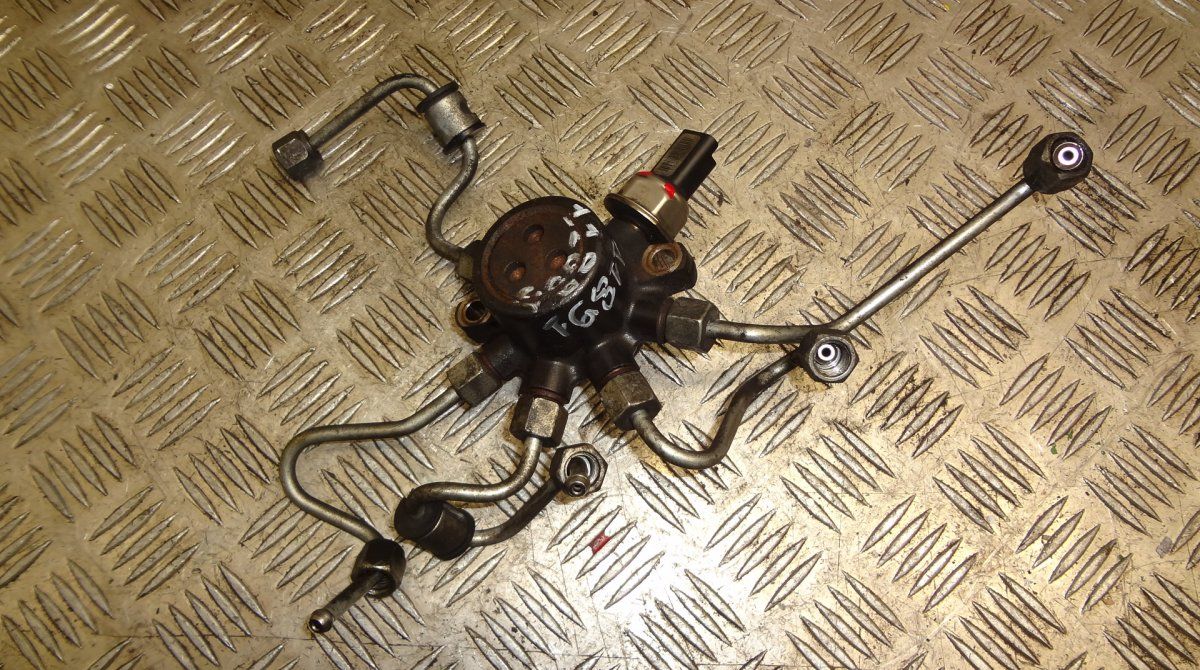 Fuel Distributor / fuel rail FORD MONDEO Mk IV (BA7) (2007-2014)