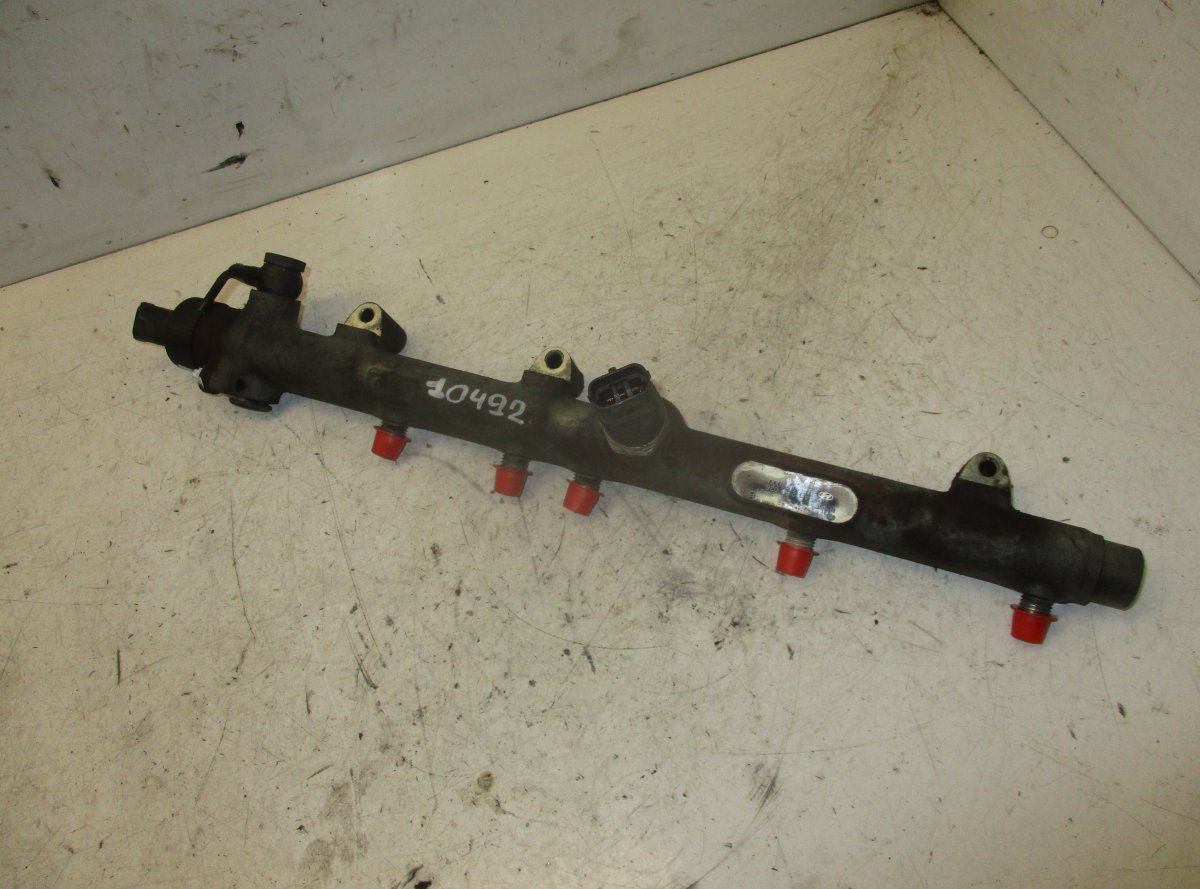 0445214026 Fuel Distributor / fuel rail HYUNDAI TRAJET (FO) (2000-2008)