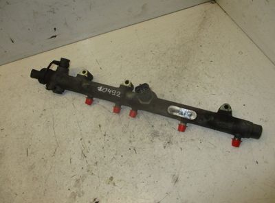 0445214026 Fuel Distributor / fuel rail HYUNDAI TRAJET (FO) (2000-2008)