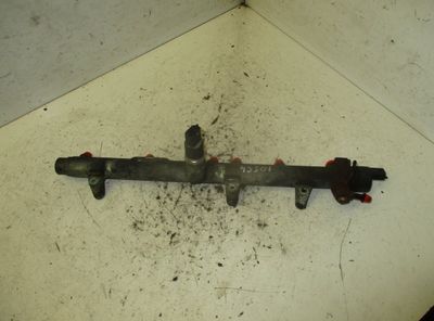 0445214075 Fuel Distributor / fuel rail KIA CARENS II (FJ) (2002-2006)