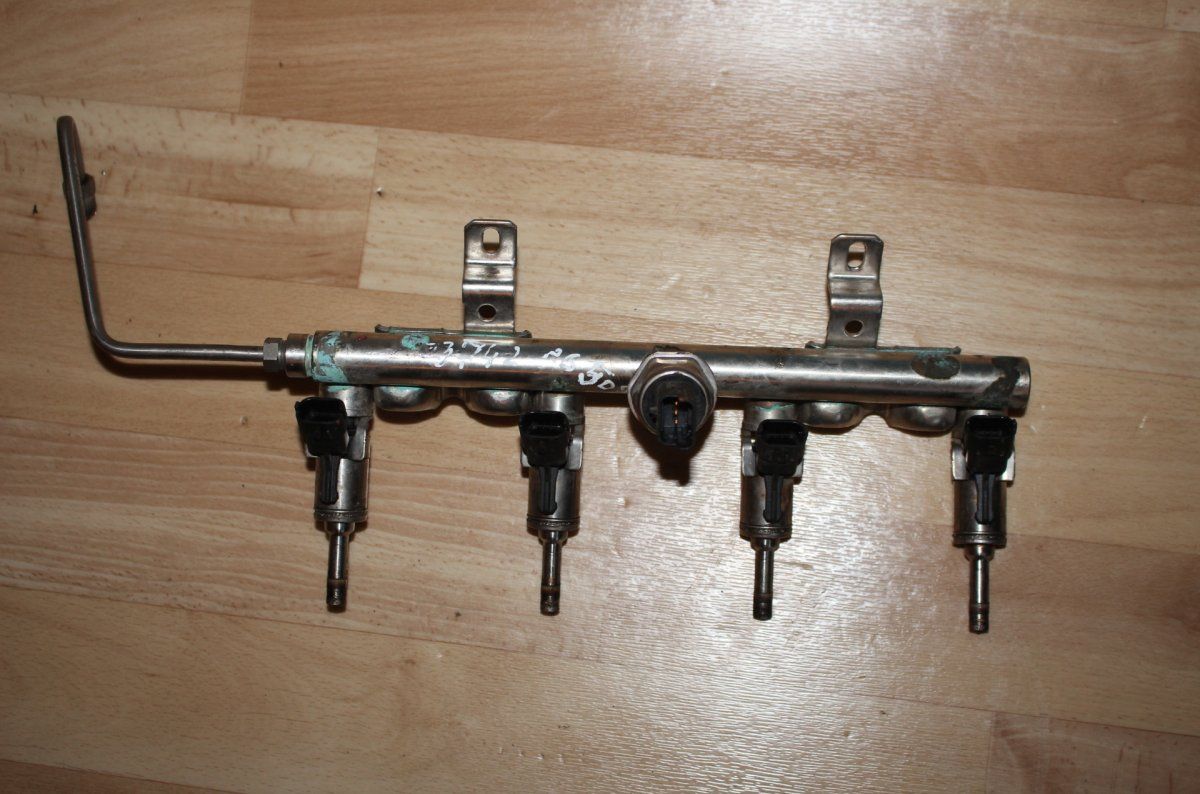 Fuel Distributor / fuel rail PEUGEOT 508 I (W23) (2010-2018)