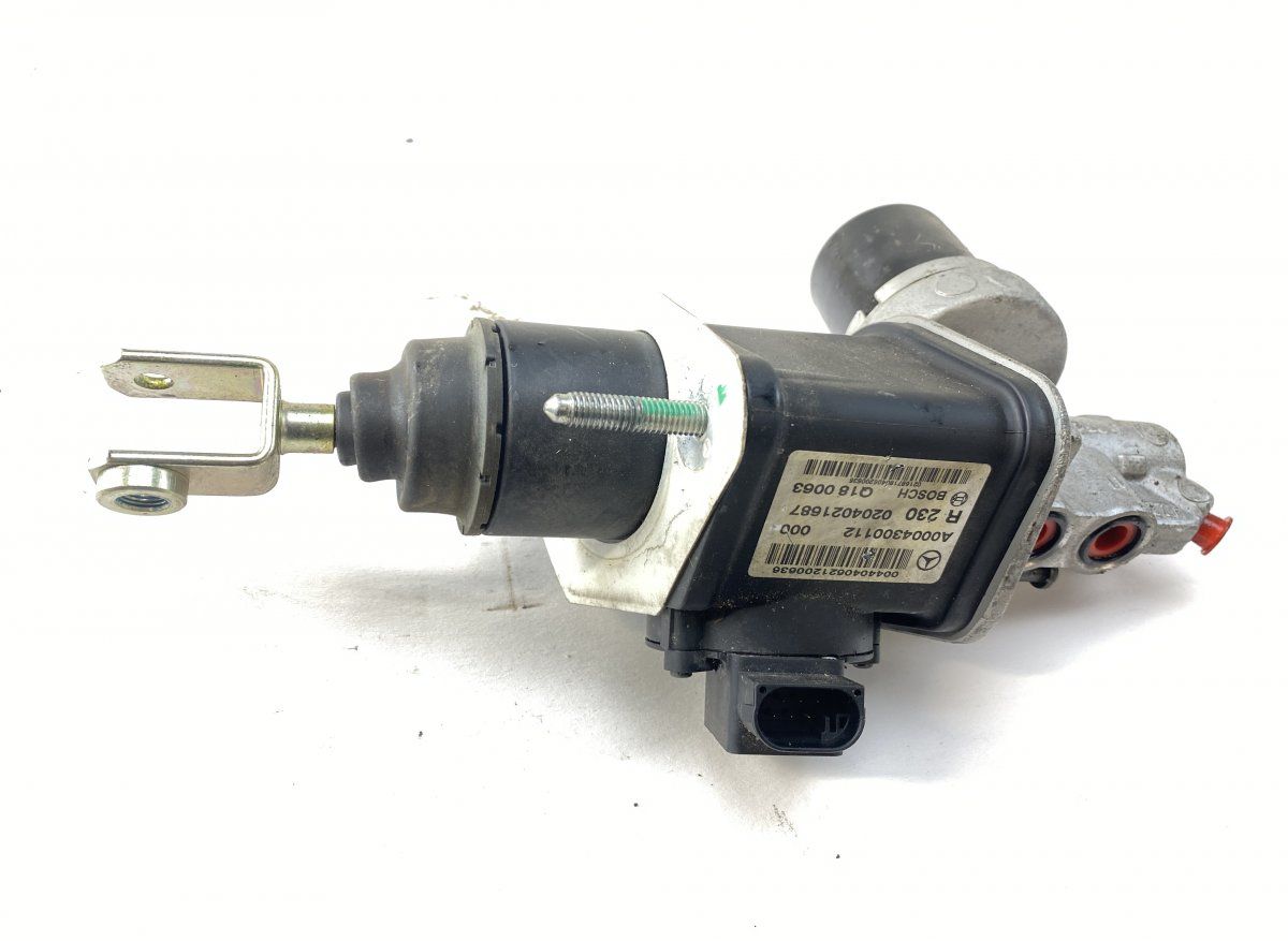 0204021687 0204024105 0204251302 Brake Master Cylinder MERCEDES-BENZ SL-CLASS (R230) (2001-2012)