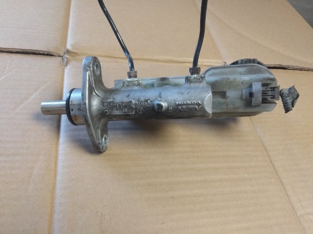 Brake Master Cylinder HONDA FR-V (2004-2009)
