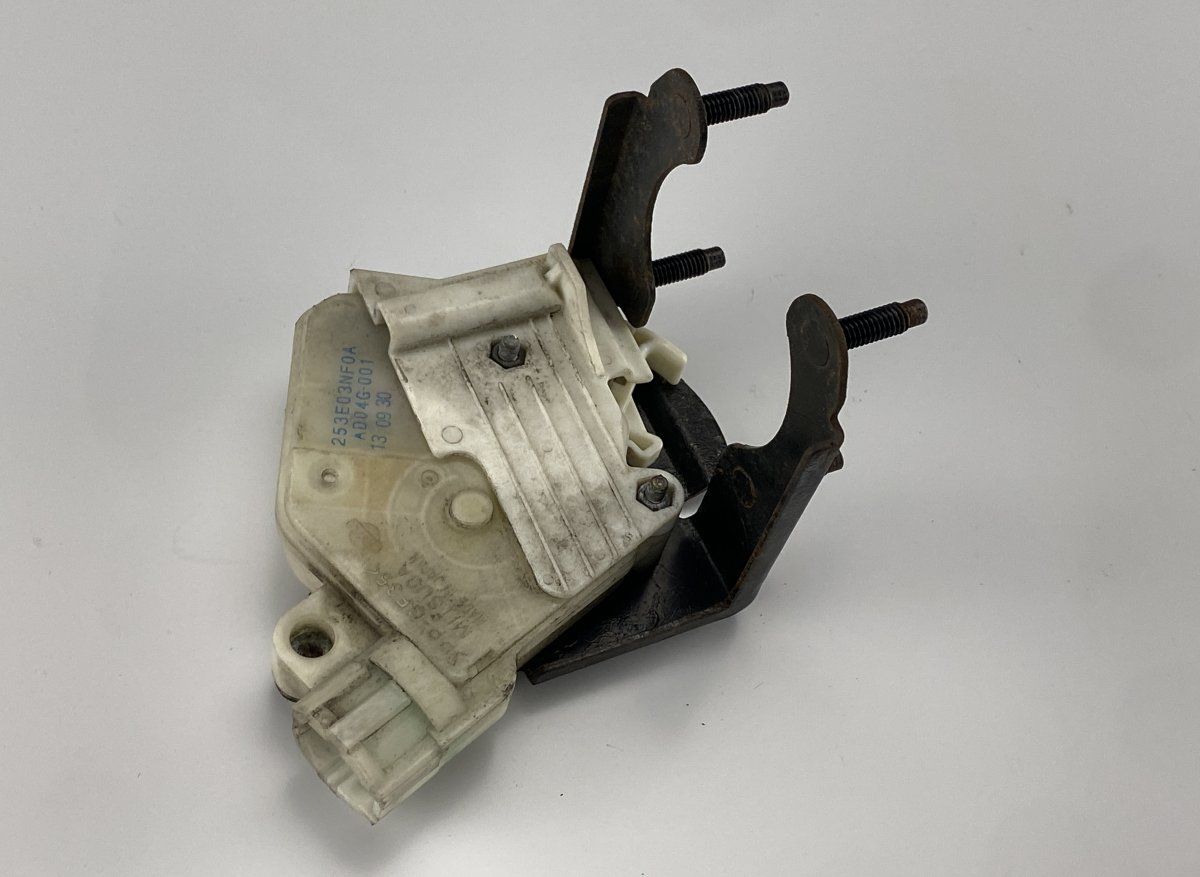 253E03NF0A AD04G-001 Bonnet Latch NISSAN LEAF I (ZE0) (2010-2017)