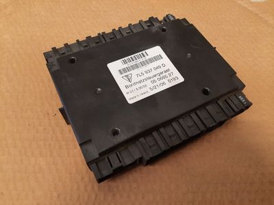 7L5937049D Moduł sterowania nadwoziem (BCM) PORSCHE CAYENNE I (2002-2010)