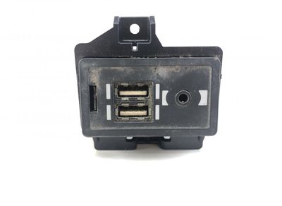 8619011010 Audio input / USB socket LEXUS ES VII (2018-)