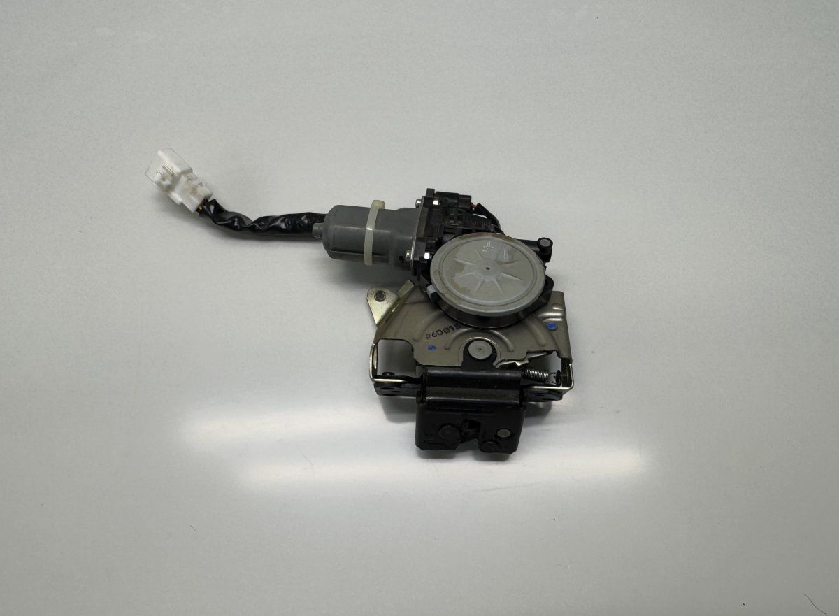 1638000062 Bootlid / tailgate lock TOYOTA RAV 4 IV (XA40) (2012-2019)