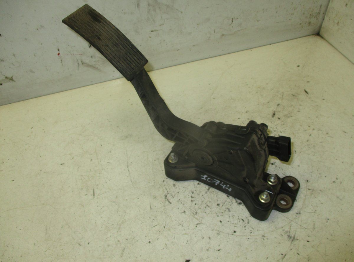 6PV93390101 Accelerator Pedal NISSAN NAVARA II / NP300 (D40) (2004-2021)