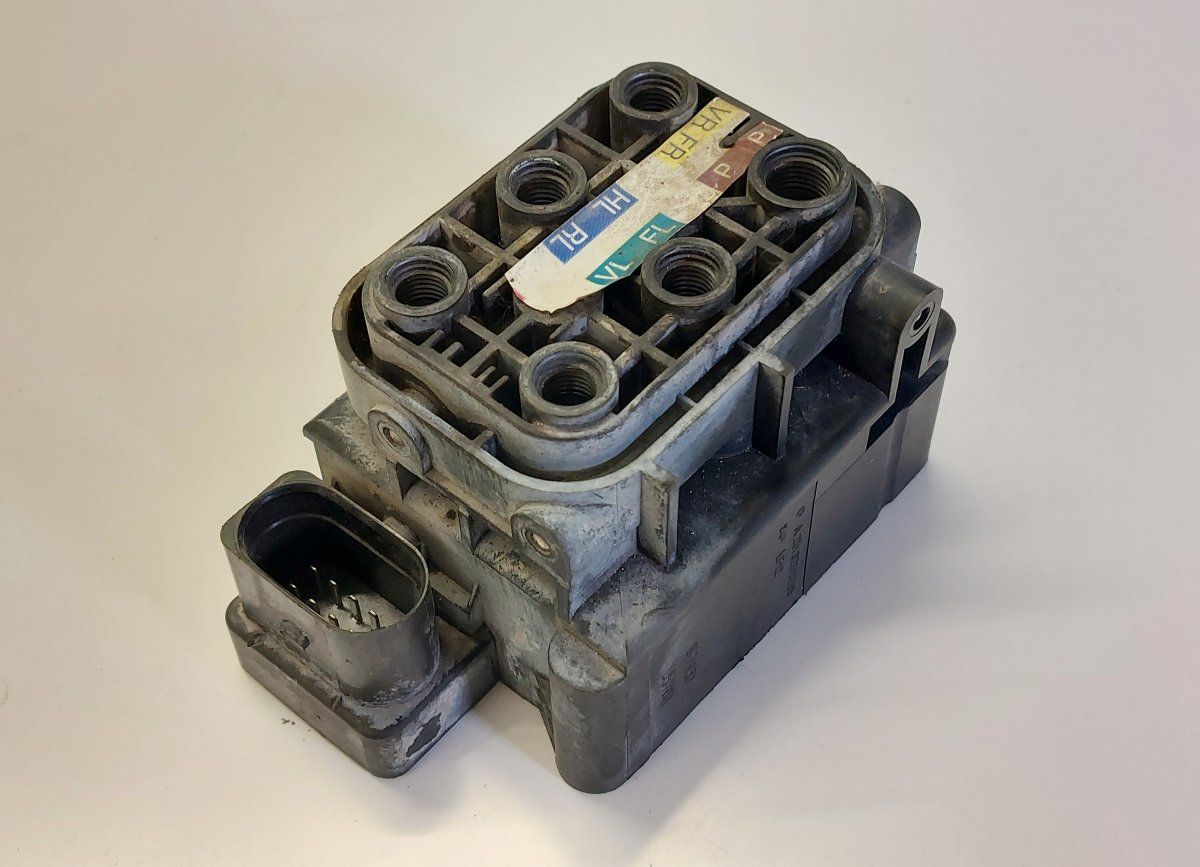 A2513200058 Air suspension valve block MERCEDES-BENZ S-CLASS (W221) (2005-2013)