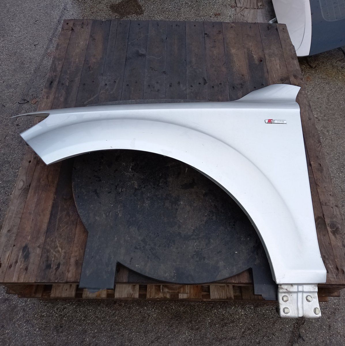 Fender Front Left AUDI Q7 (4L) (2006-2015)