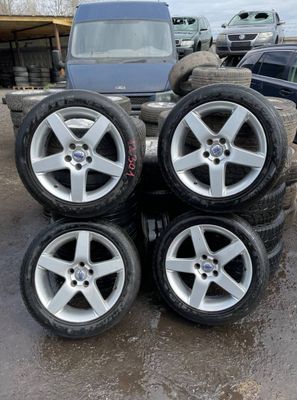 7JX17 ET52.5 D63.4 5X108 Fälgset Med Däck 4 st VOLVO S40 / V50 / C30 / C70 (MS, MW) (2004-2012)