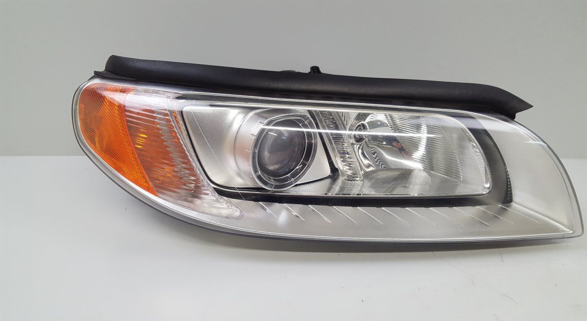 31214350 Headlight right VOLVO V70 III (BW) (2007-2016)