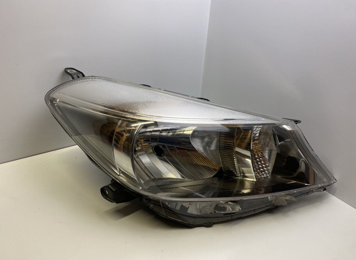 8117052740 Headlight right TOYOTA YARIS III (XP130) (2010-2019)