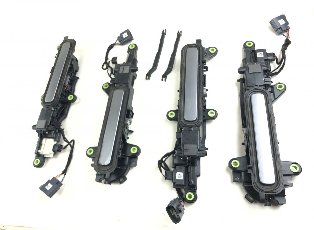 LR144890 Door Handle Exterior Front Left LAND ROVER EVOQUE II (L551) (2018-)