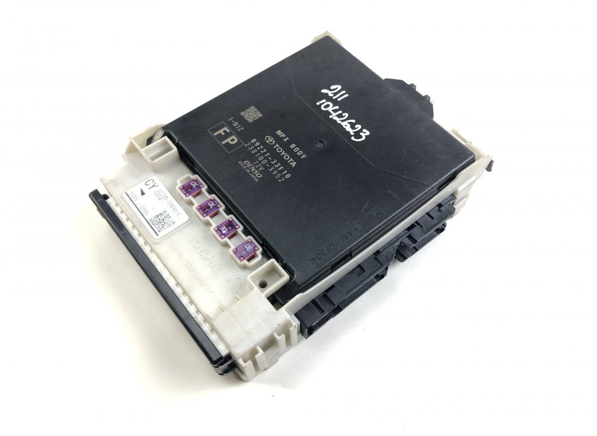 2381003952 238100-3952 Comfort Module (CCM) LEXUS ES VII (2018-)