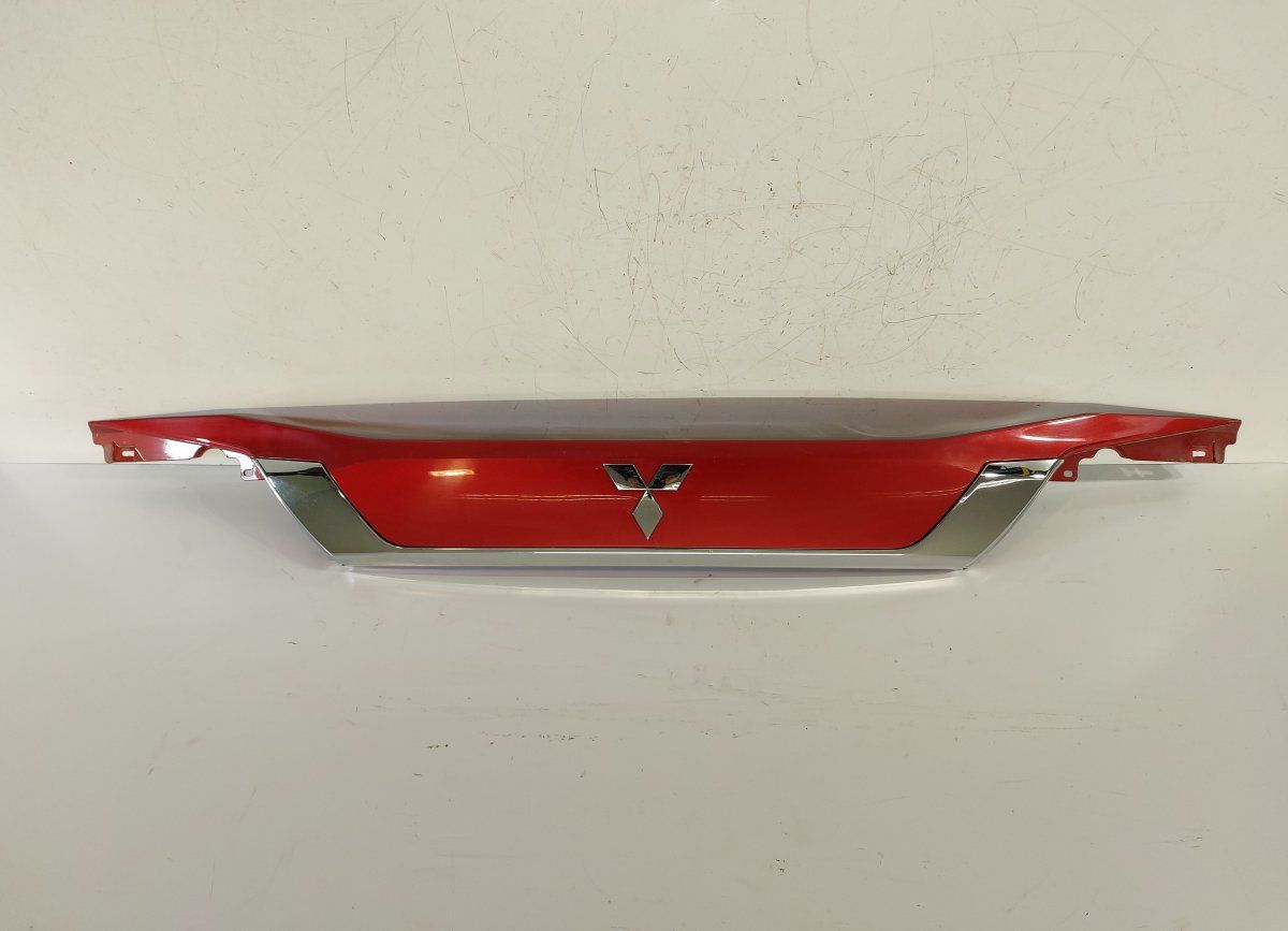Bootlid / tailgate moulding MITSUBISHI OUTLANDER III (GG, GF, ZJ, ZK, ZL) (2012-2021)