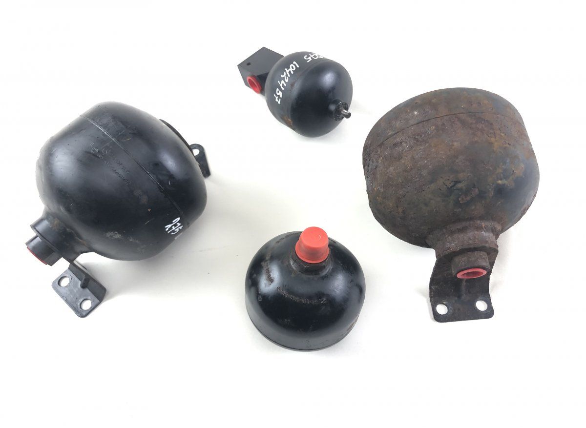 A2203270115 A2203270215 A2203200415 Air spring Load Accumulator Front left MERCEDES-BENZ SL-CLASS (R230) (2001-2012)