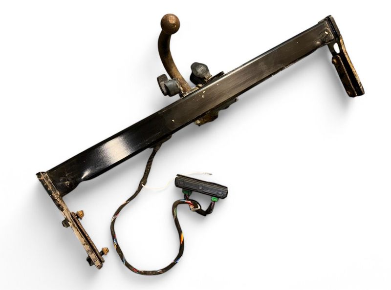 31399575 31414904 30756548 30756543 Dragkrok VOLVO V40 (2012-2019)