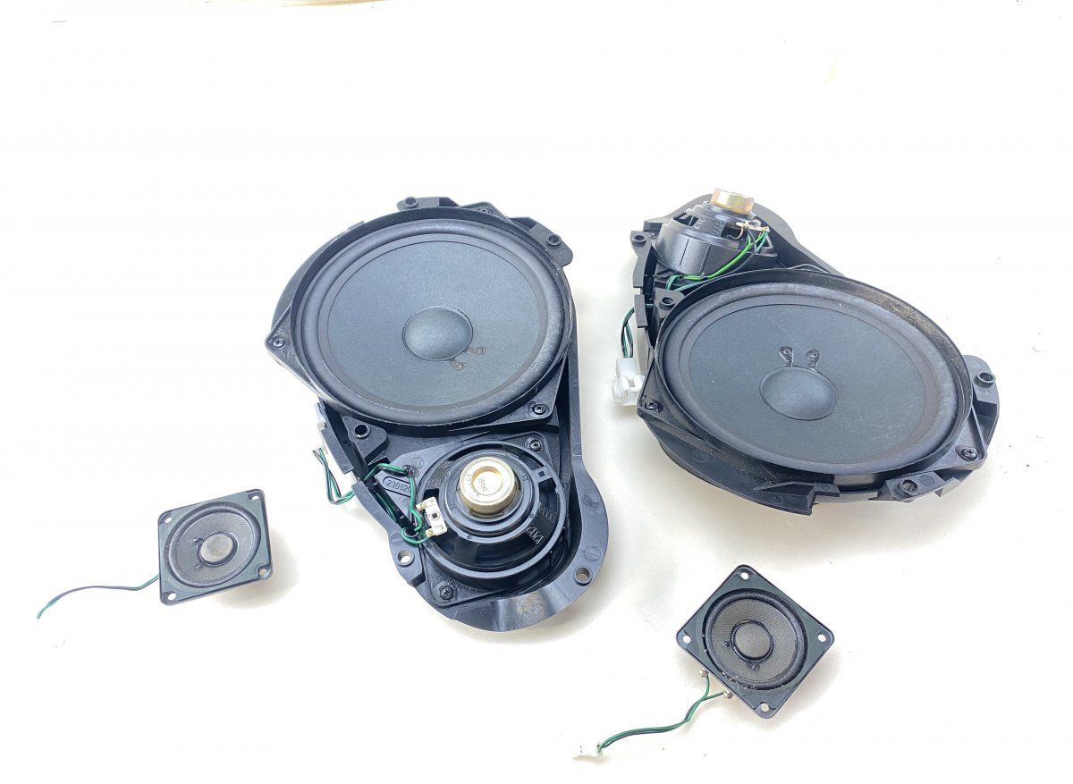 A2308201102 A2308201202 A2308200302 Set of loudspeakers MERCEDES-BENZ SL-CLASS (R230) (2001-2012)