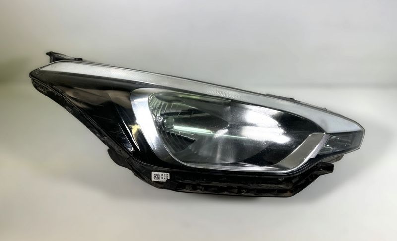 92102C8000 Headlight right HYUNDAI i20 II (GB) (2014-2020)