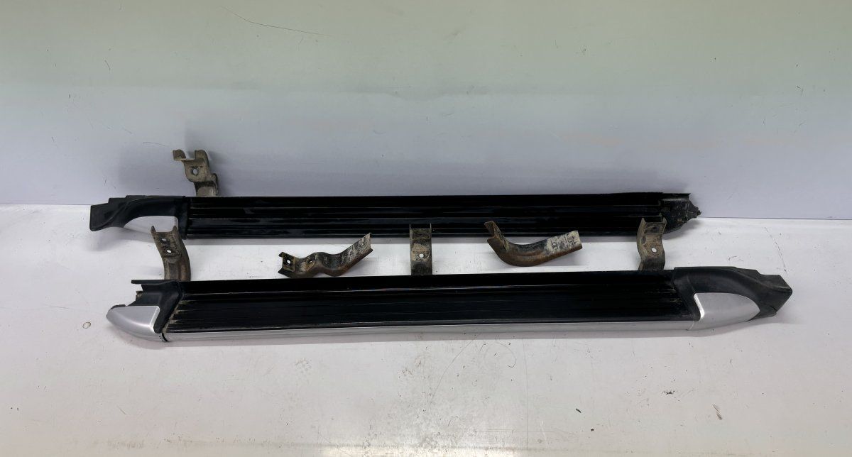 Foot / side step right ISUZU D-MAX II (RT) (2012-2019)