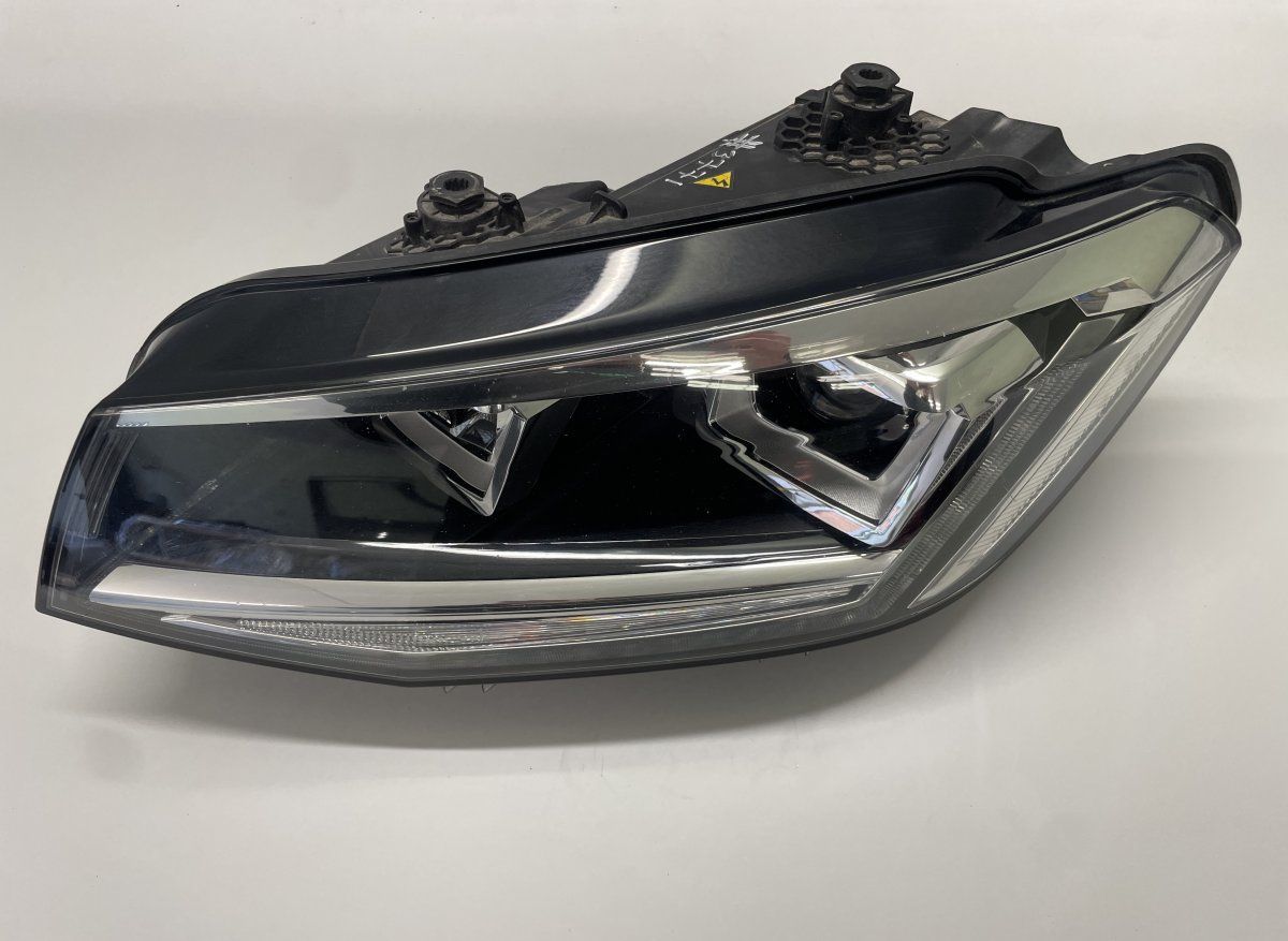 2K1941031 Headlight left VW CADDY IV (SA) (2015-2021)