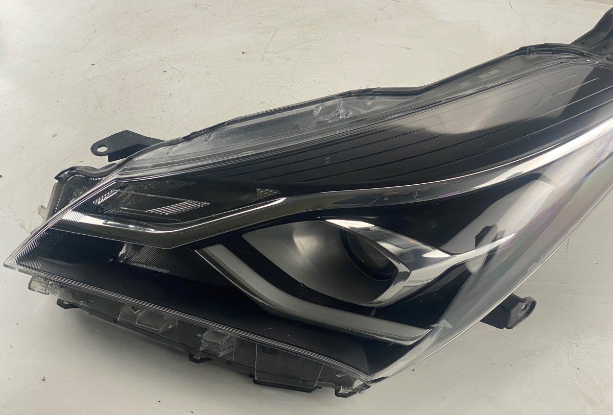 Headlight left TOYOTA YARIS III (XP150) (2013-)