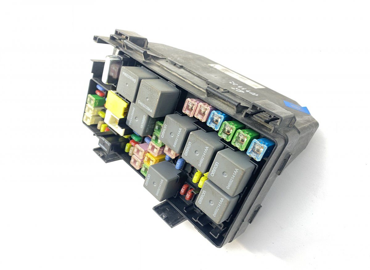 4692299AJ Fuse box CHRYSLER VOYAGER V (RT) (2007-2016)