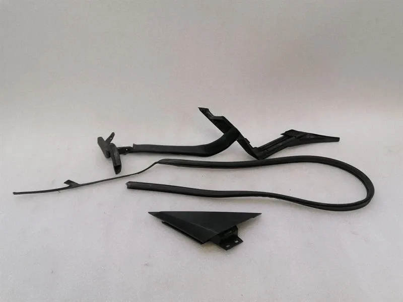 McLaren 570S Spider RH SEAL 13A5603CP -