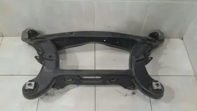 Mercedes C-klass W205 Hjälpram Bak A2053507207 Axel Ram Bakaxel OM651-