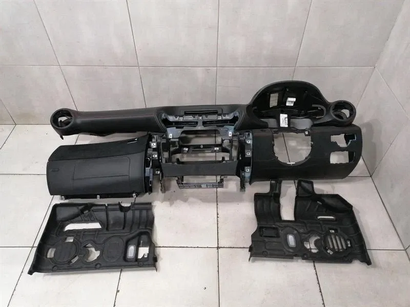 MERCEDES GT C190 GTS S COUPE DASHBOARD A1906800987 RIGHT HAND DRIVE RHD-