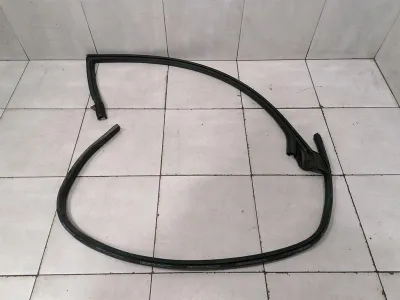 Ferrari GTC4 Lusso F151M Right Door Seal 86872100 Right Door Seals -