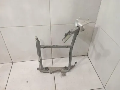 Ferrari California T F149 turētāja kronšteins 85523900 labā luktura reste -