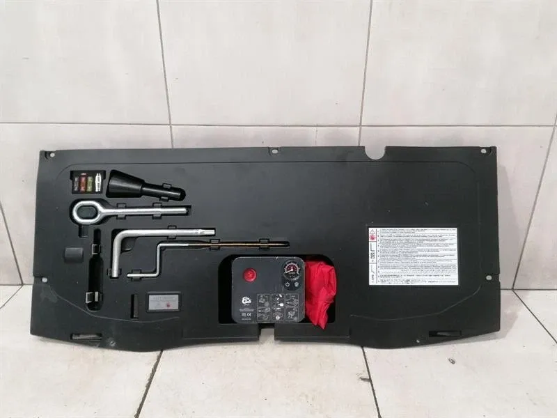 Ferrari GTC4 Lusso T 3.9 V8 F151M Tool Kit 331014 Tool Kit-