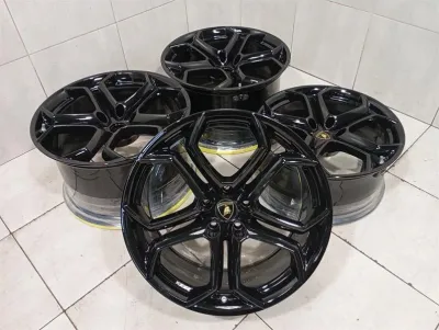19 20 Amborghini Aventador Alloy Wheel Set SET 470601025A Alloy Wheel 470601025 -