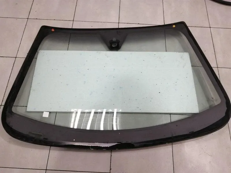 Maserati Granturismo M145 Windscreen 68240500 Windscreen Scratched