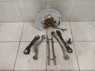 BMW 5 Series F90 G30 M5 Left Rear Hub 7857065 Wheel Bearing Housing Rear Left -