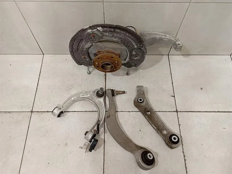 BMW F90 G30 M5 Left Front Hub 7857011 Wheel Bearing Housing Front Left 31107857017-