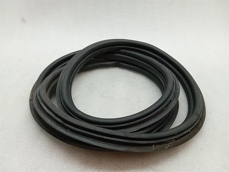 Ferrari GTC4 Lusso F151M Boat Lid Seal 86867800 Boot Seals -